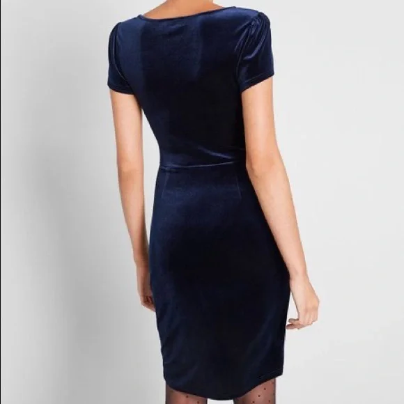 BNWOT ModCloth Dashing Debut Velvet Sheath Dress - Picture 3 of 6